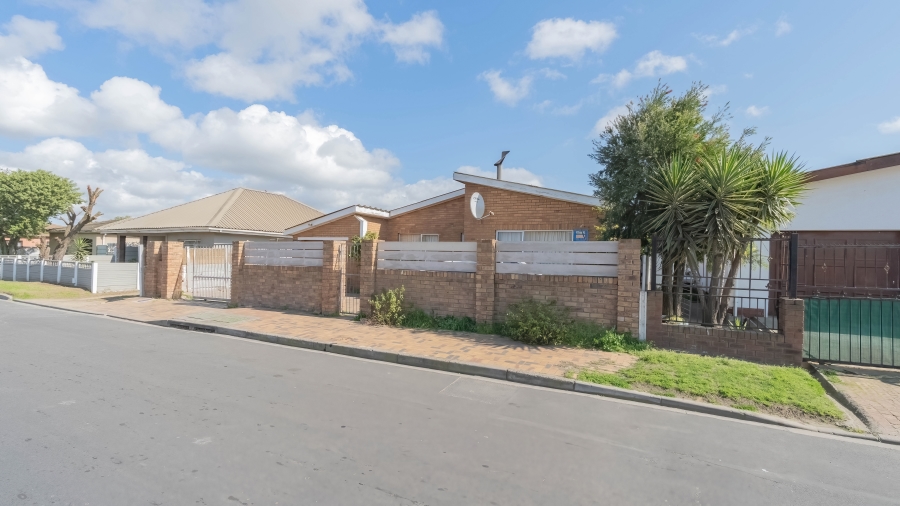 3 Bedroom Property for Sale in Eikendal Western Cape